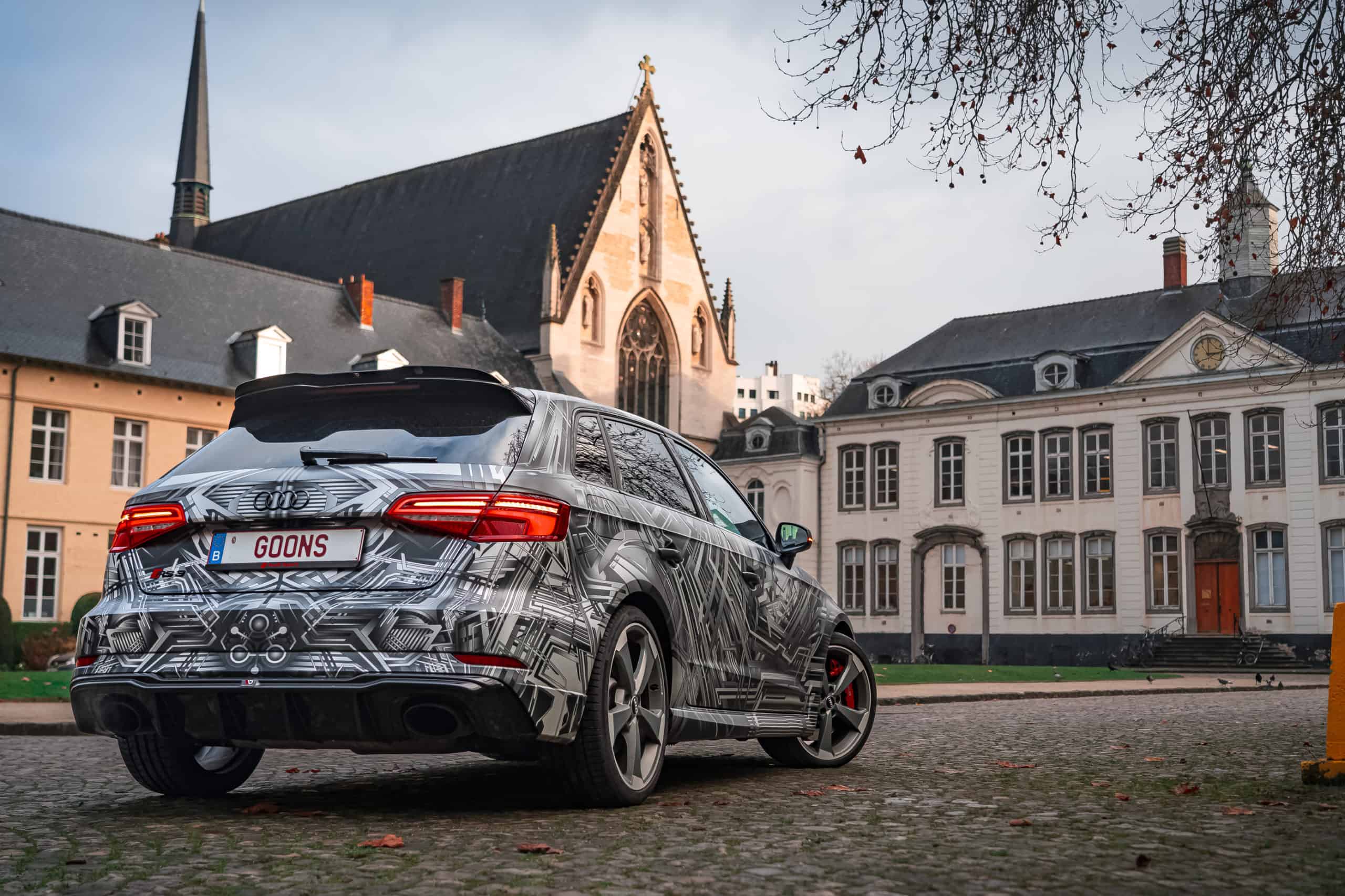 Prix covering Audi RS3 full HD